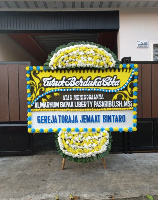 Papan Bunga Duka di Sumber Barito